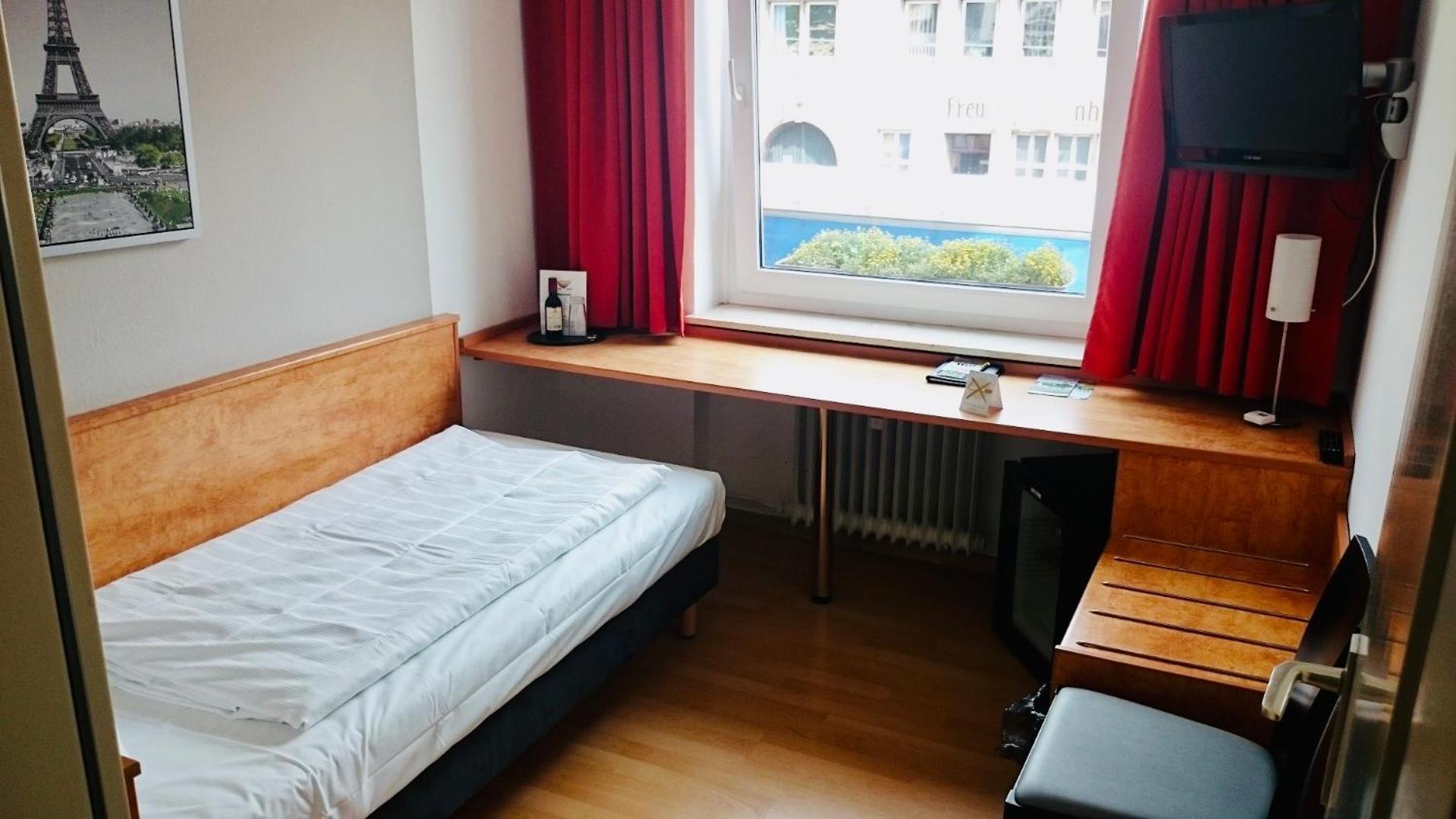 Novostar Hotel 2*